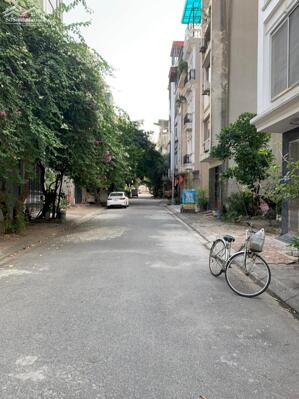 Bán đất tái định cư giang biên, 40m2 hiêm, đẹp