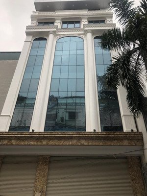 cho thuê nhà tại gần galaxy tố hữu. dt: 105 m2 * 7 tầng + 1 hầm. thông sàn, thang máy. pccc đầy đủ