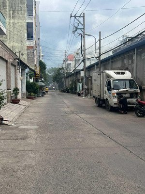 nhà dt 5,6x25m, 3 lầu, ngay ngã tư lê quang định & phạm văn đồng, kế đại học công nghiệp iv, 13 tỷ