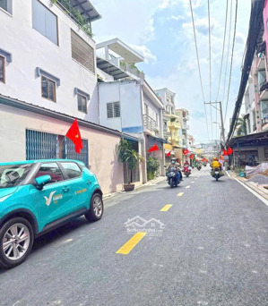 bán gấp nhà 2 tầng 4x16m, xe hơi vào nhà, giá chỉ 6.99 tỷ, đường 8m lê thị chợ, phú thuận, quận 7