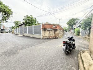 lô góc 2 mặt tiền dt: 308m2 ngang 9,3m hẻm xe hơi linh trung thủ đức giá 7,4 tỷ