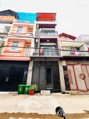 chủ gửi nhà đường tl 37 dt: 4 x 13.5 xây 1 trệt 2 lầu 4 p ngủ. 4vs