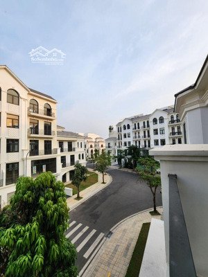 cho thuê nhà phố vinhomes 5 tầng, thang máy - 135m2 - giá 40 triệu/tháng