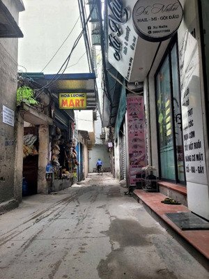 bán đất tặng nhà phạm văn đồng, cầu giấy, hn. chia lô, xây dòng tiền... dt 195m2, mt 10m.