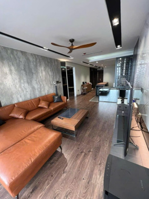 chính chủ cho thuê căn 2 ngủ 2 vệ sinh sun grand thụy khuê giá nhỉnh 20tr/th - lh: 