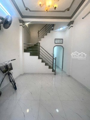 trệt lầu 3,5x11m có 3pn 2wc sẵn máy lạnh bùi quang là p12 gv giá chỉ 8,5 triệu