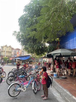 bán đất gần trường học giá 4,3 tỷ đối diện sân bóng và công viên tại vườn sen từ sơn. lh 