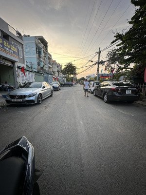 cho thuê nhà nguyên căn 1trêt 2lầu tum,4pn,4wc-giá thuê 14tr/th có thương lượng.