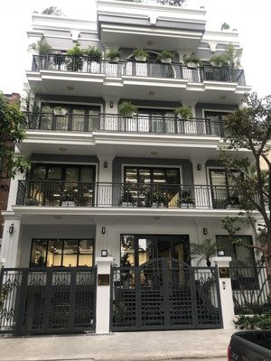 cho thuê biệt thự tại kđt mễ trì hạ. dt: 220 m2 * 4 tầng. mt: 12 m. chia phòng. nhà mới