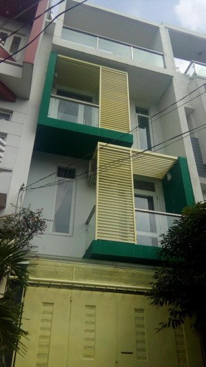 bán nhà hẻm 8m bạch đằng, 4.5 x 13m, trệt + 2 lầu st, thông huỳnh đình hai giá 9.8 tỷ tl