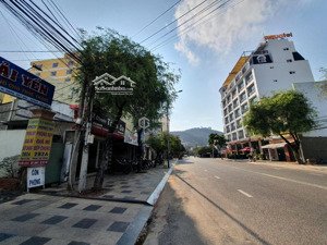 bán khách sạn mặt tiền phan chu trinh ngang 7.3m 176m2 cách bãi thùy vân 100m giá 30 tỷ