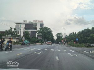 chính chủ bán gấp 99m đất tặng nhà 3 tầng, 2 mt bìa làng thôn ngọc lôi dục tú. lh: 