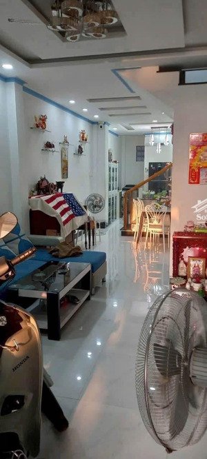 nhà 1 trệt 2 lầu mặt tiền đường phạm văn đồng . tp phan thiết
- vị trí gần cảng đi đặc khu phú quý