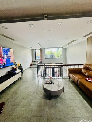 tl.cchủ-mặt tiền ngang 5 x 22m-6 tầng-thiết kế đẹp-có thang máy đức-đường 20m vỉa hè- chỉ hơn 16t