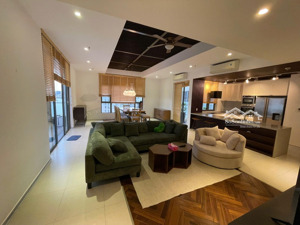 bán căn penthouse 200m2 - sổ sẵn - lh e: trúc