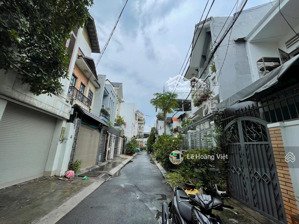 hẻm 7m có lề - 63m2 đất với 1 lầu - chỉ hơn 6 tỷ - ngay gần siêu thị emart