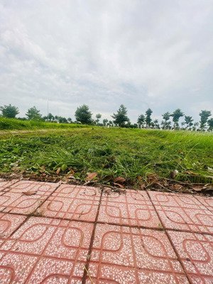 đất đẹp cách tthc tập trung 500m, sổ sẵn dân đông