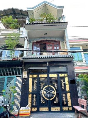 cho thuê nhà đẹp hẻm 8m, dt 4*20m, 3 tấm + sân thượng, oto để trong nhà