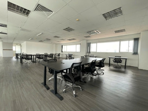 chính chủ cho thuê văn phòng 140m2 sàn mới - có sẵn bàn ghế ngày mặt tiền đinh bộ lĩnh, bình thạnh