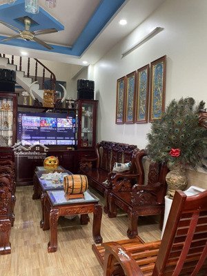 bán gấp nhà full nội thất siêu đẹp ngay trạm y tế dĩ an, kdc sạch đẹp: 