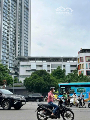 cực sốc rẻ quá! mặt phố ba đình víp nhất trung tâm. vỉa hè mênh mông. 105m2 5 tầng, 55 tỷ