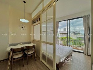cho thuê căn hộ 1 phòng ngủ ban công tách bếp full nội thất máy giặt riêng bờ kè hoàng sa tân bình