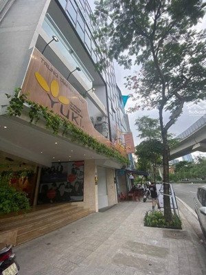 cần bán nhanh tòa nhà văn phòng dòng tiền 3,6 tỉ/ năm tại mặt phố hoàng cầu trung tâm quận đống đa
