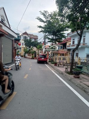 á hậu thôn nội đức thượng hoài đức