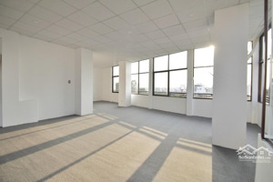 chính chủ cho thuê văn phòng 126m2 ngay mặt tiền phan đình giót tân bình, view công viên cực thoáng