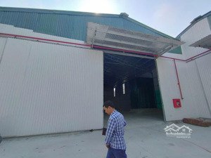 cho thuê kho đường văn tiến dũng, bắc từ liêm, hn. dt 500m, có điện 3fa, xe công đỗ cửa. giá 100k/m