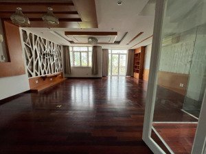 cho thuê nguyên căn kdc him lam quận 7 dt: 7,5x20m giá thuê: 80tr/tháng vị trí đẹp lh: 