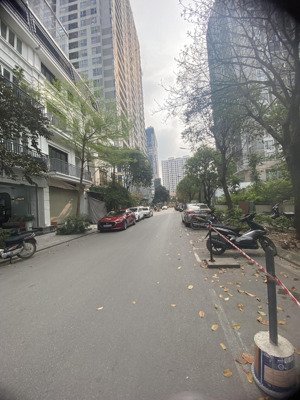 cho thuê liền kề 90 nguyên tuân, thanh xuân. dt 75m2, 5 tầng, mt 5m. thông sàn, thang máy. giá 50tr