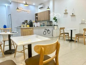 mình cần cho thuê mặt bằng đoạn dương quảng hàm, dt: 5*22m tiện ở và kinh doanh 20tr/ tháng