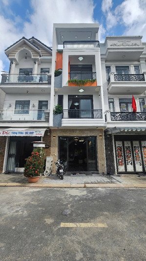 bán nhà full nội thất mới 100% đối diện công viên cực mát
