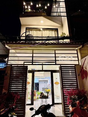 siêu phẩm mặt tiền sát lê văn quới nội thất cao cấp - 3 tầng 150m2 - chưa được 8 tỷ