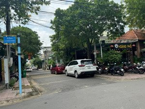 cần bán lô đất gần đường 30/4 ngay trung tâm thị trấn trảng bom dt 10x21,6 giá 5 tỷ dân cư sầm uất