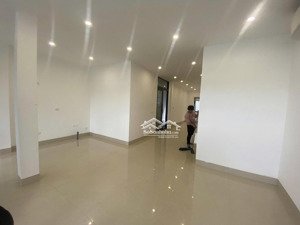 cho thuê tầng 6 nhà liền mon city mỹ đình làm văn phòng ,dt 100m,giá 16 tr/th,lh ms lan 