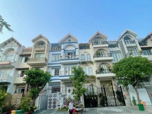 bán căn nhà bt kdc him lam quận 7 dt:10x20m giá bán: 55 tỷ có thang máy lh: 