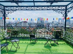 cần bán ccmn cao cấp xây mới. dt 90m2x7 tầng 26 phòng full nt, dòng tiền 150/tháng. cách phố 50m