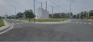 chủ đầu tư còn vài lô giá tốt ngay kdc nam rạch chiếc, 100m2 đường 10m ngay công viên, shr, hiếm
