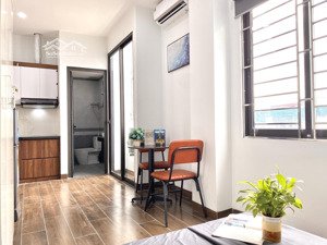 chính chủ cho thuê phòng studio tại phố mễ trì hạ ban công cửa sổ thoáng giá chỉ 5tr2/th