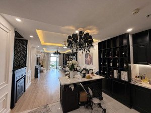 chính chủ bán căn 3pn hoa hậu, nhà vuông vắn, đông nam, full đồ tại royal city, giá hợp lý