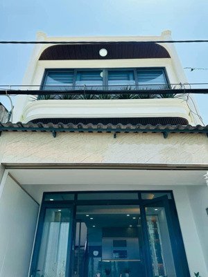 nhà gần chợ gò vấp dt 41m2 2tỷ150tr nguyễn thái sơn. sổ hồng riêng chính chủ