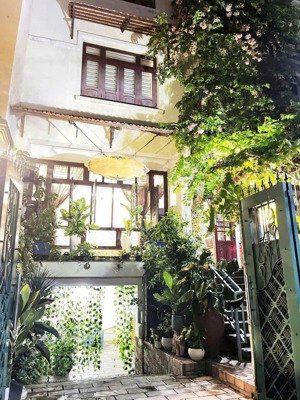 cho thuê biệt thự, có hầm, sân vườn khu vực lê văn sỹ, phường 12, quận 3.