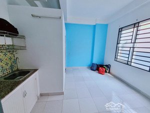 phòng ngay lê văn việt, ngã 3 mỹ thành, 18m2, thoáng mát, an ninh