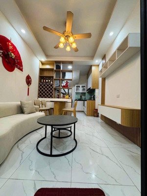 nhỉnh 5 tỷ nhà đẹp 5 tầng - mới xây - full nội thất - trung tâm văn miếu - đống đa - ngõ nông -