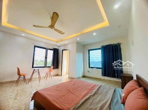 cho thuê phòng khép kín tại gia quất - long biên - ban công thoáng mát - ô tô đỗ cửa