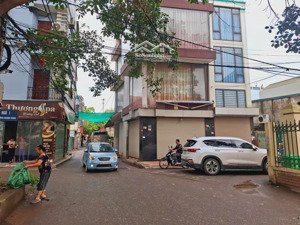 cần bán nhanh nhà dân xây, ô tô đỗ cổng, lô góc, dt 66 m2