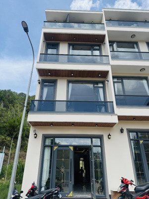giảm giá bán căn nhà mới hoàn thiện có thang máy thiết kế đẹp khq an sơn, phường 4 giá còn 8.6 tỷ