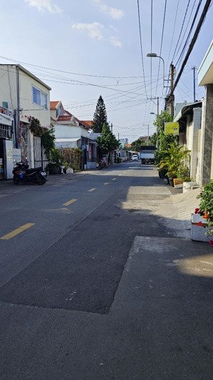 bán mt đường thạnh mỹ lợi - q2- ngang hiếm 5m- kế bên đảo kim cương 3p xe